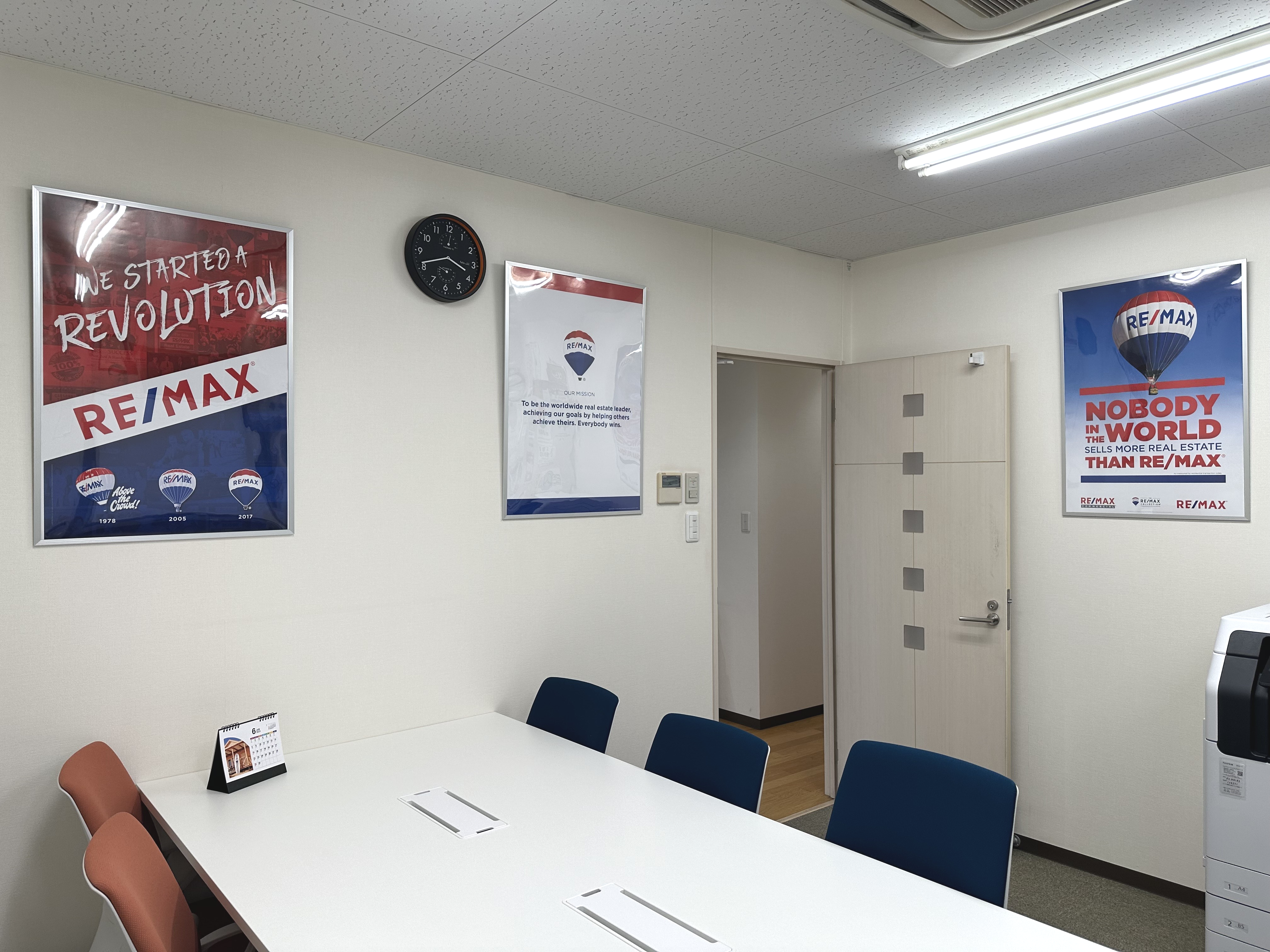 RE/MAX FUSHIMIYA オフィス内装