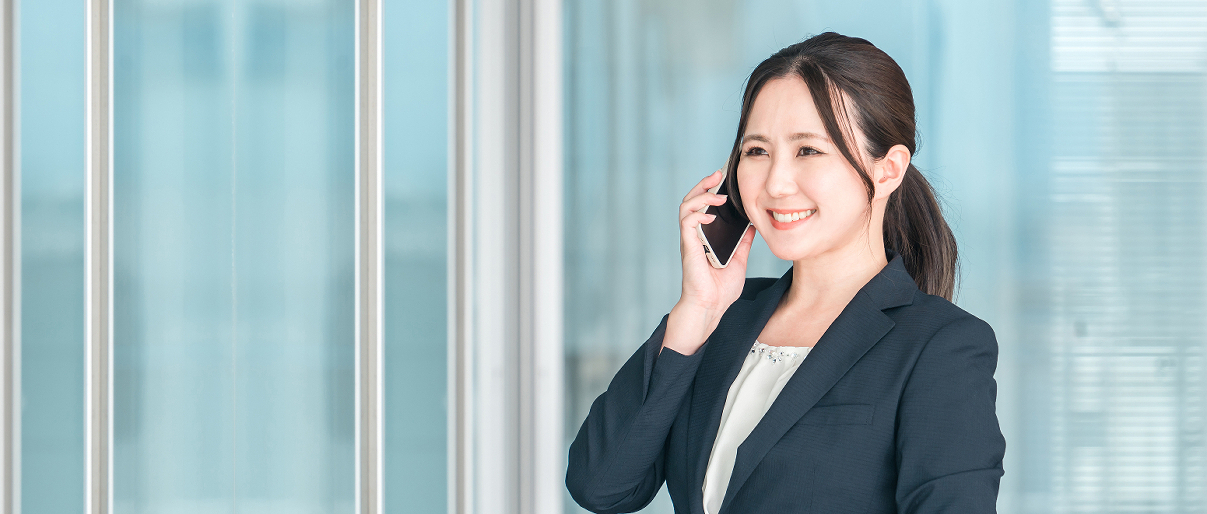 電話している女性